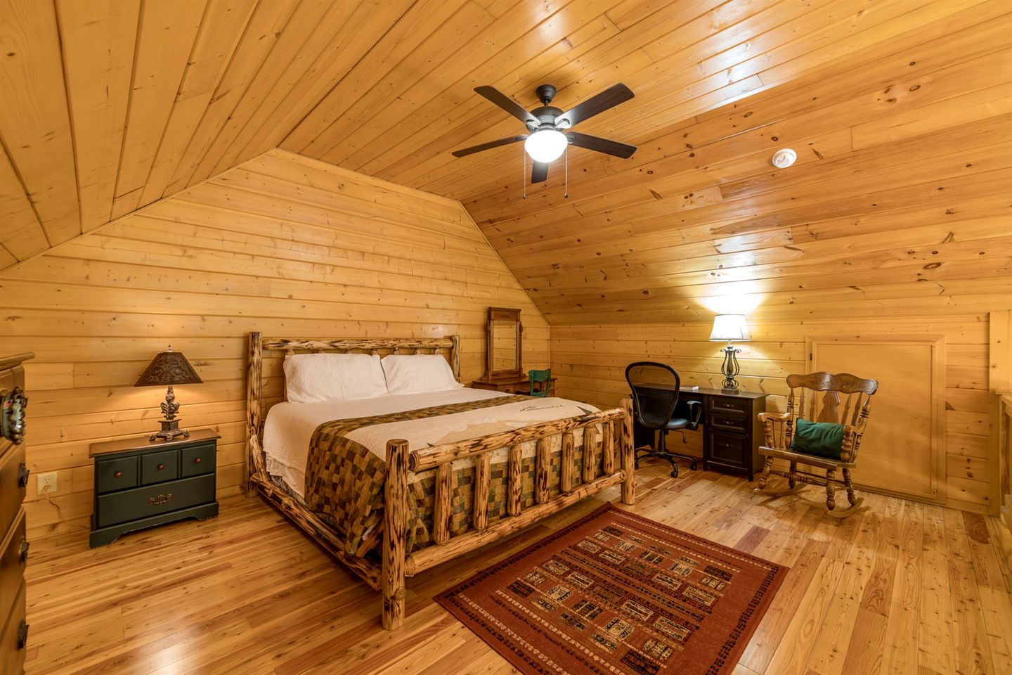 Fantastic Cabin with Fire Pit, Hot-tub and Fireplace in Sautee Nacoochee, Georgia