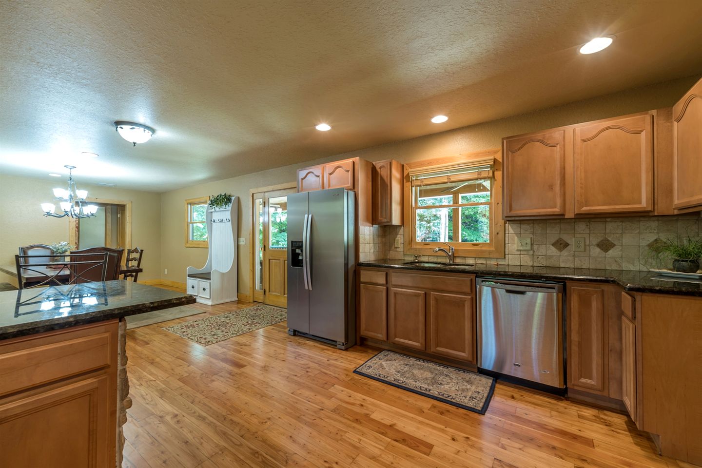 Fantastic Cabin with Fire Pit, Hot-tub and Fireplace in Sautee Nacoochee, Georgia