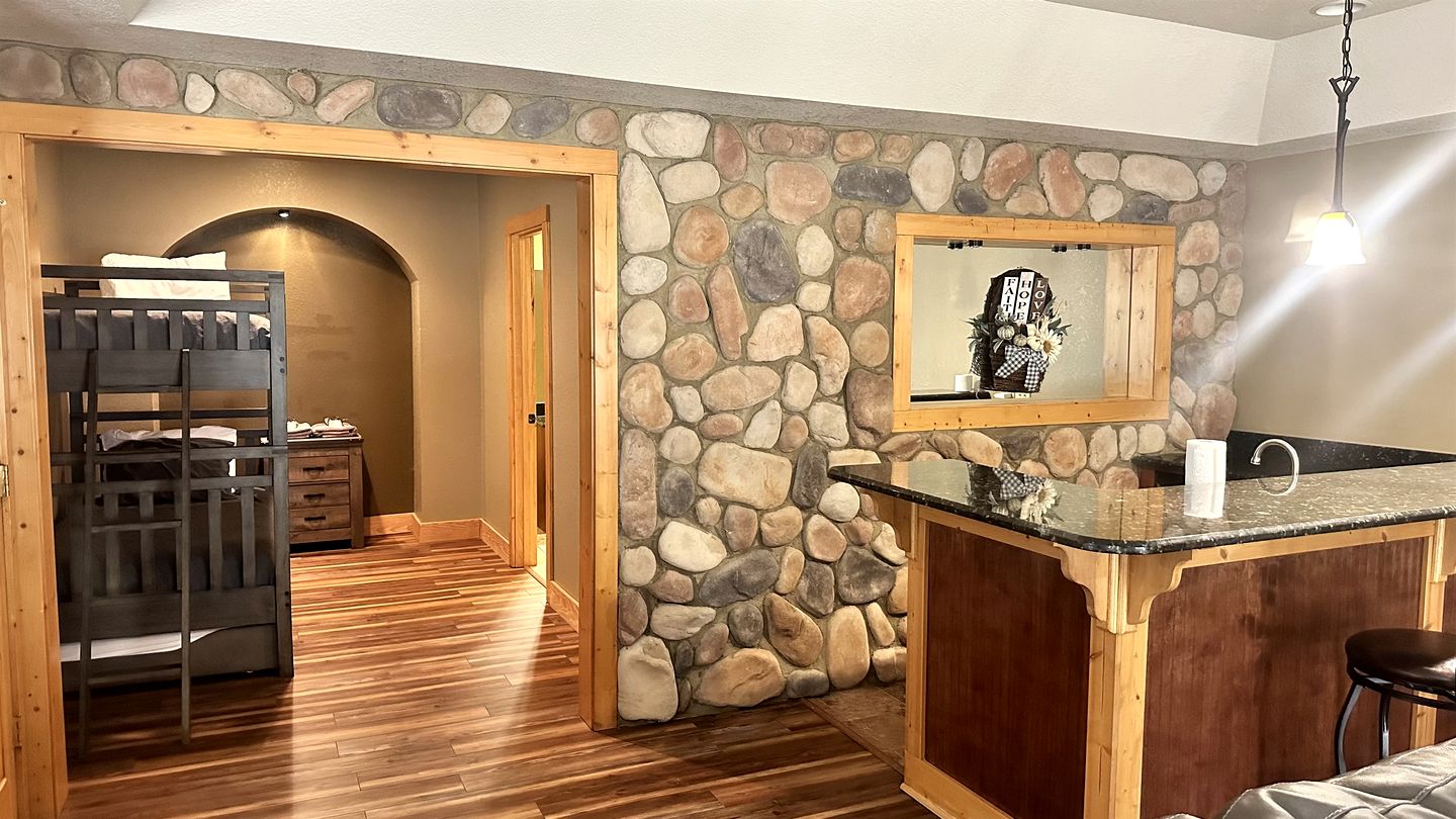 Fantastic Cabin with Fire Pit, Hot-tub and Fireplace in Sautee Nacoochee, Georgia