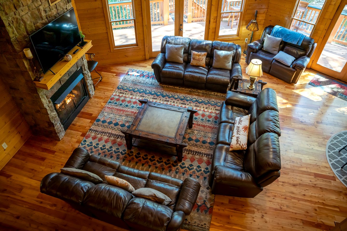 Fantastic Cabin with Fire Pit, Hot-tub and Fireplace in Sautee Nacoochee, Georgia
