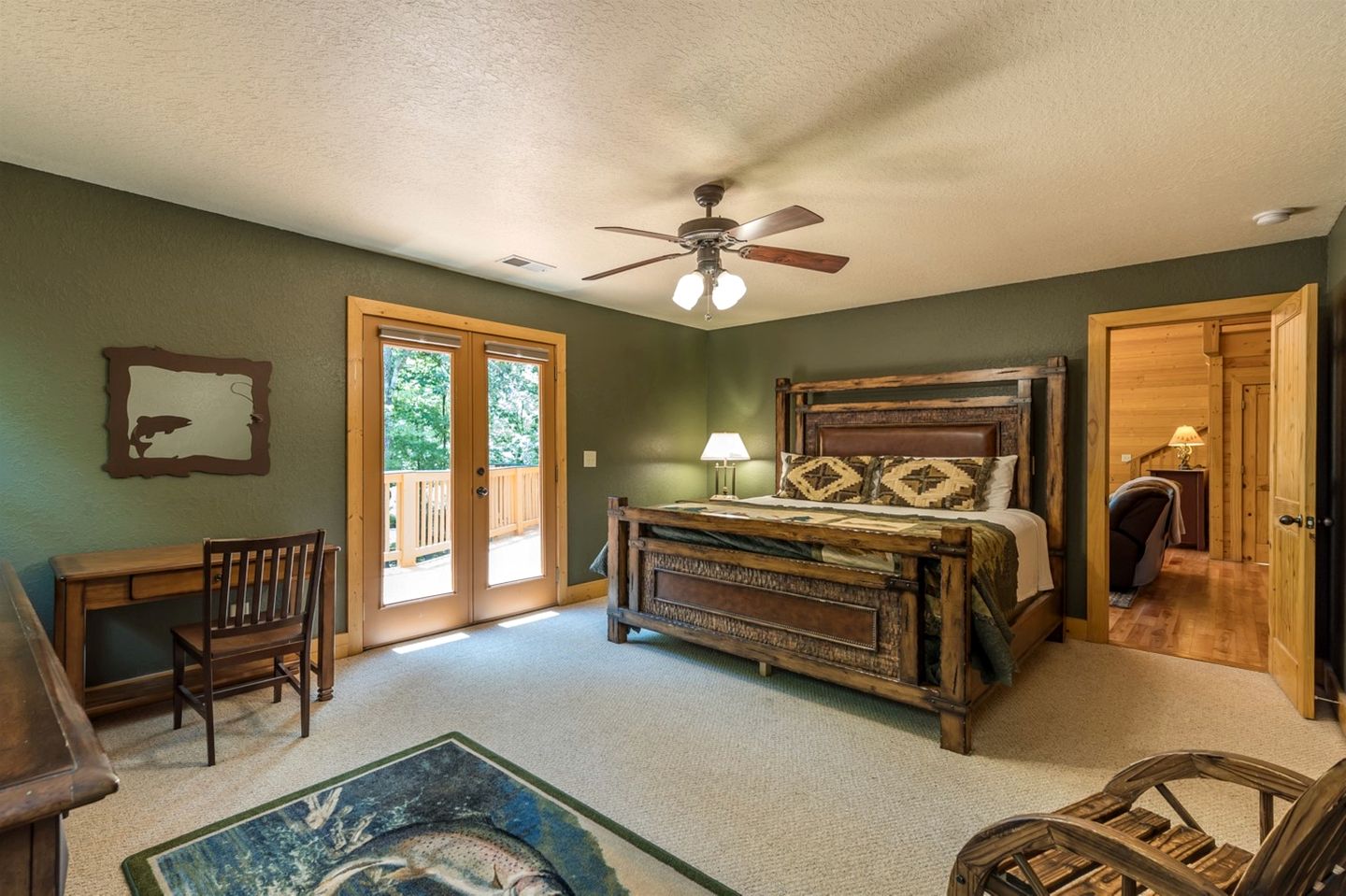 Fantastic Cabin with Fire Pit, Hot-tub and Fireplace in Sautee Nacoochee, Georgia