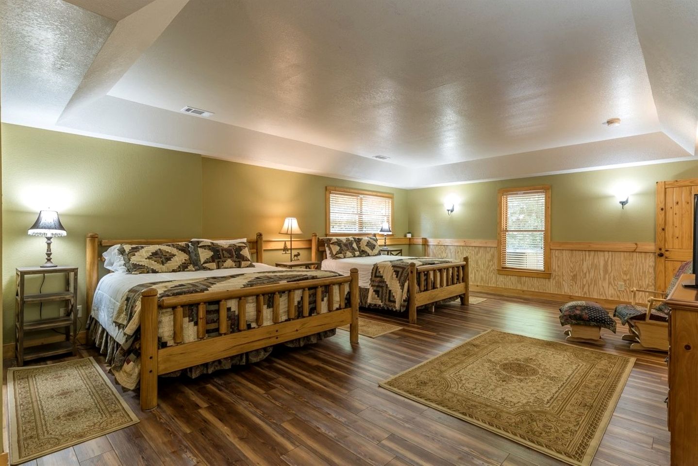 Fantastic Cabin with Fire Pit, Hot-tub and Fireplace in Sautee Nacoochee, Georgia