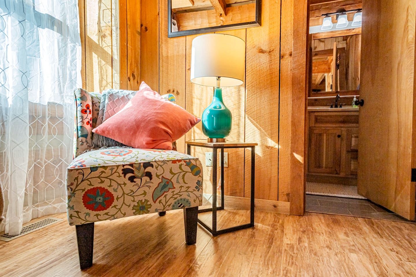Fantastic Cabin with Fire Pit and Stunning Forest Views in Sevierville, Tennessee