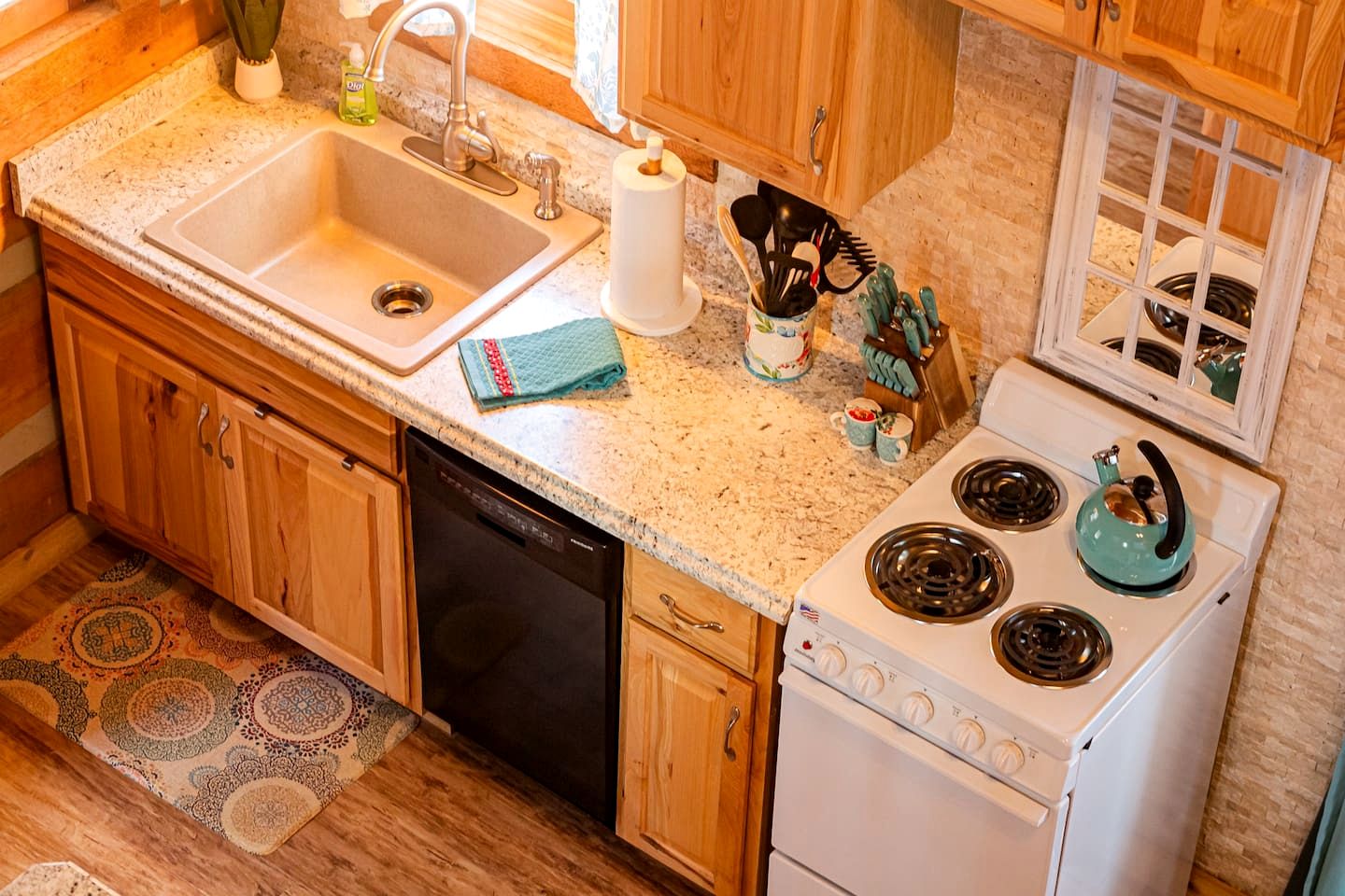 Fantastic Cabin with Fire Pit and Stunning Forest Views in Sevierville, Tennessee