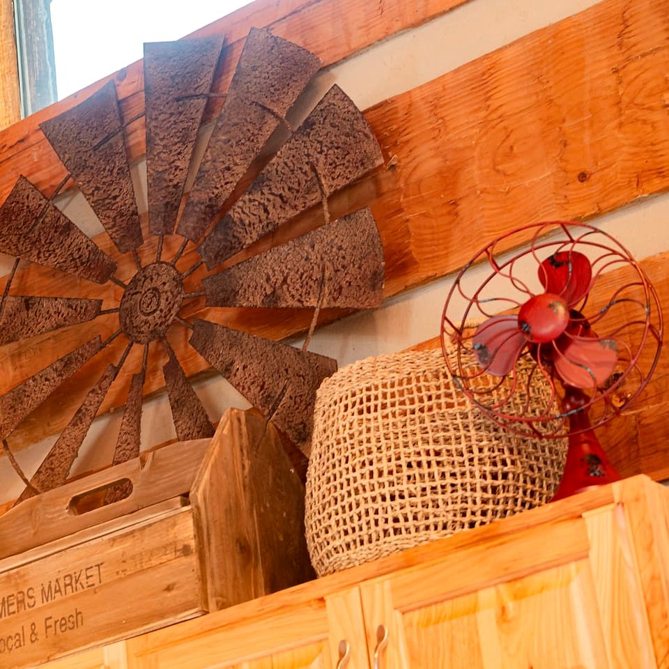 Fantastic Cabin with Fire Pit and Stunning Forest Views in Sevierville, Tennessee