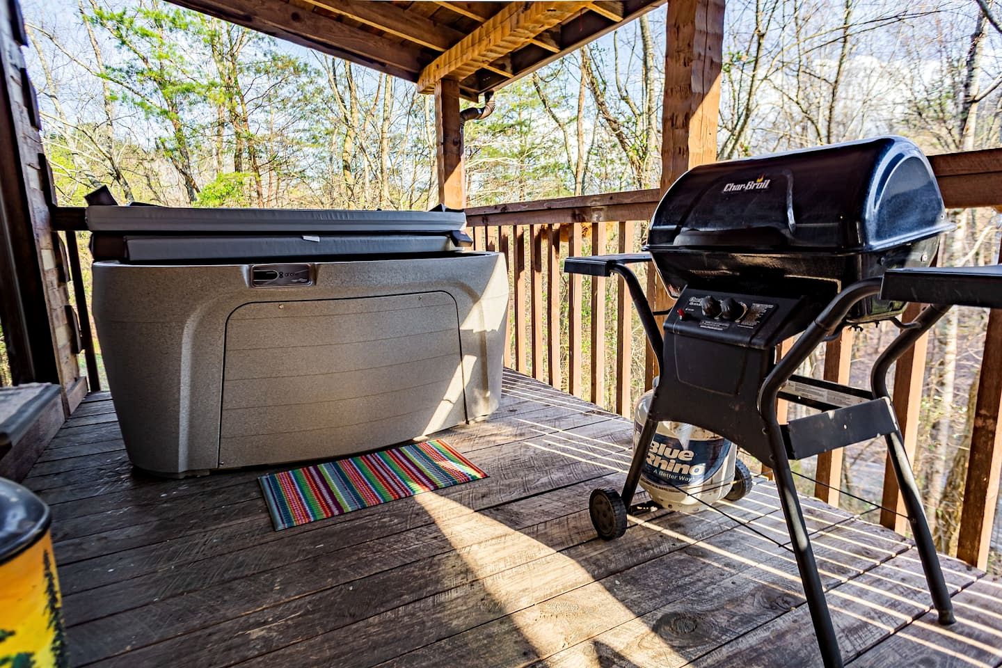 Fantastic Cabin with Fire Pit and Stunning Forest Views in Sevierville, Tennessee