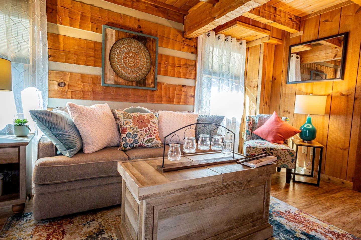 Fantastic Cabin with Fire Pit and Stunning Forest Views in Sevierville, Tennessee