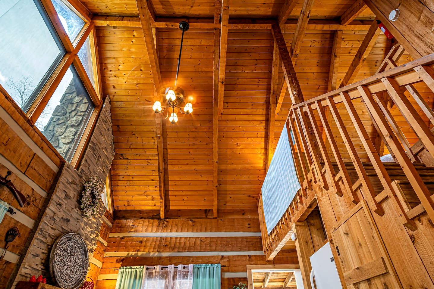 Fantastic Cabin with Fire Pit and Stunning Forest Views in Sevierville, Tennessee