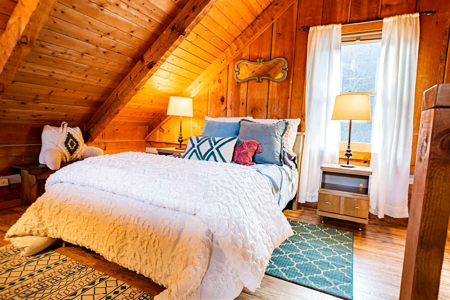 Fantastic Cabin with Fire Pit and Stunning Forest Views in Sevierville, Tennessee