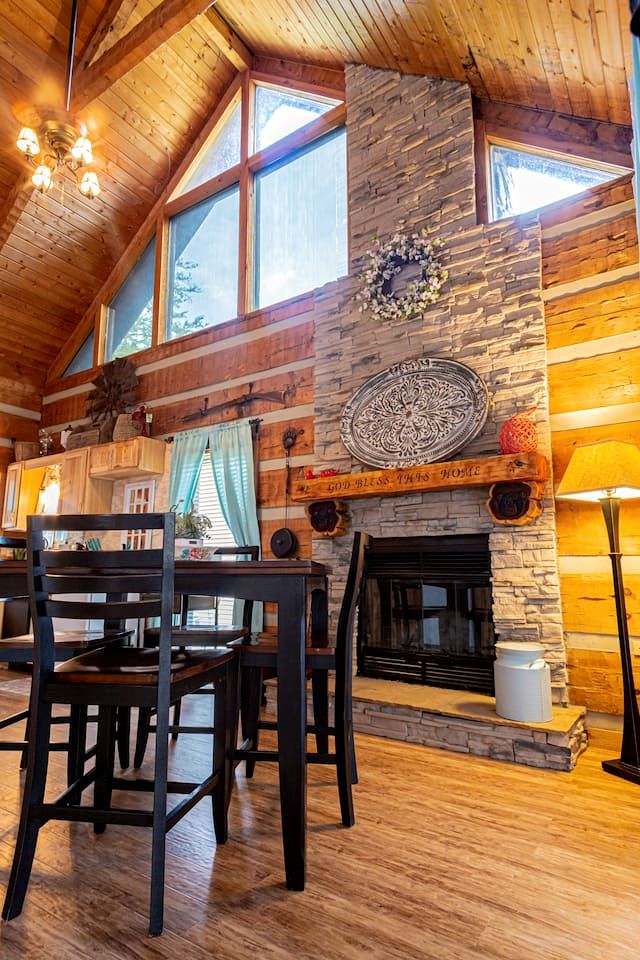 Fantastic Cabin with Fire Pit and Stunning Forest Views in Sevierville, Tennessee