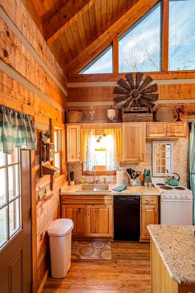 Fantastic Cabin with Fire Pit and Stunning Forest Views in Sevierville, Tennessee