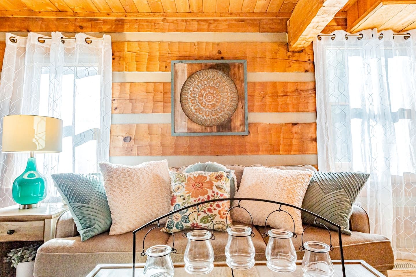 Fantastic Cabin with Fire Pit and Stunning Forest Views in Sevierville, Tennessee