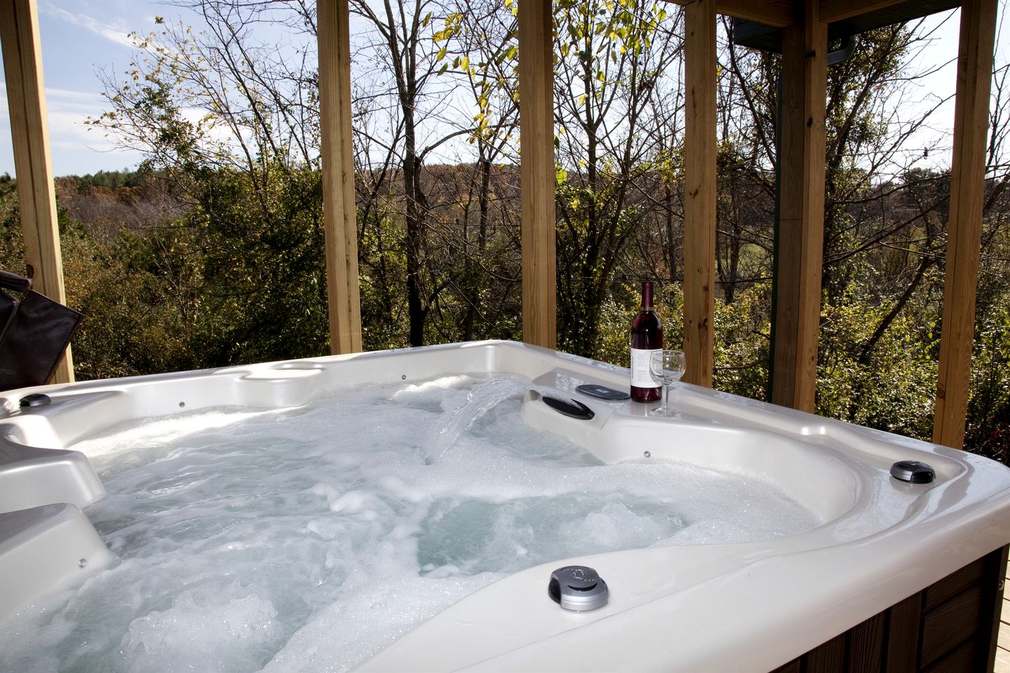 Fantastic Cabin with Fireplace and Hot-tub in Herod, Illinois
