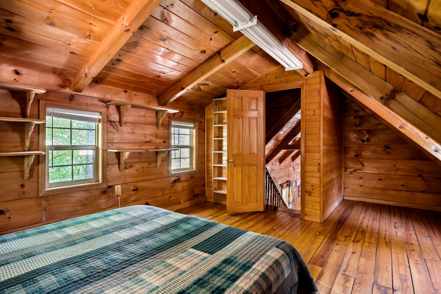 Fantastic Cabin with Hot-Tub Perfect for a Getaway in Sevierville, Tennessee