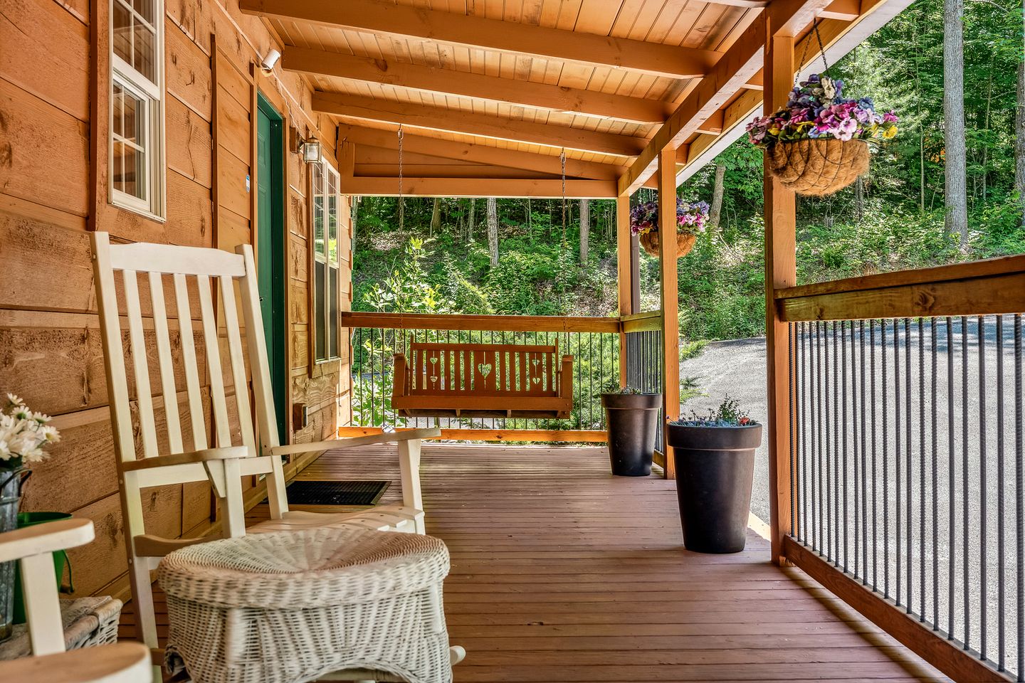 Fantastic Cabin with Hot-Tub Perfect for a Getaway in Sevierville, Tennessee