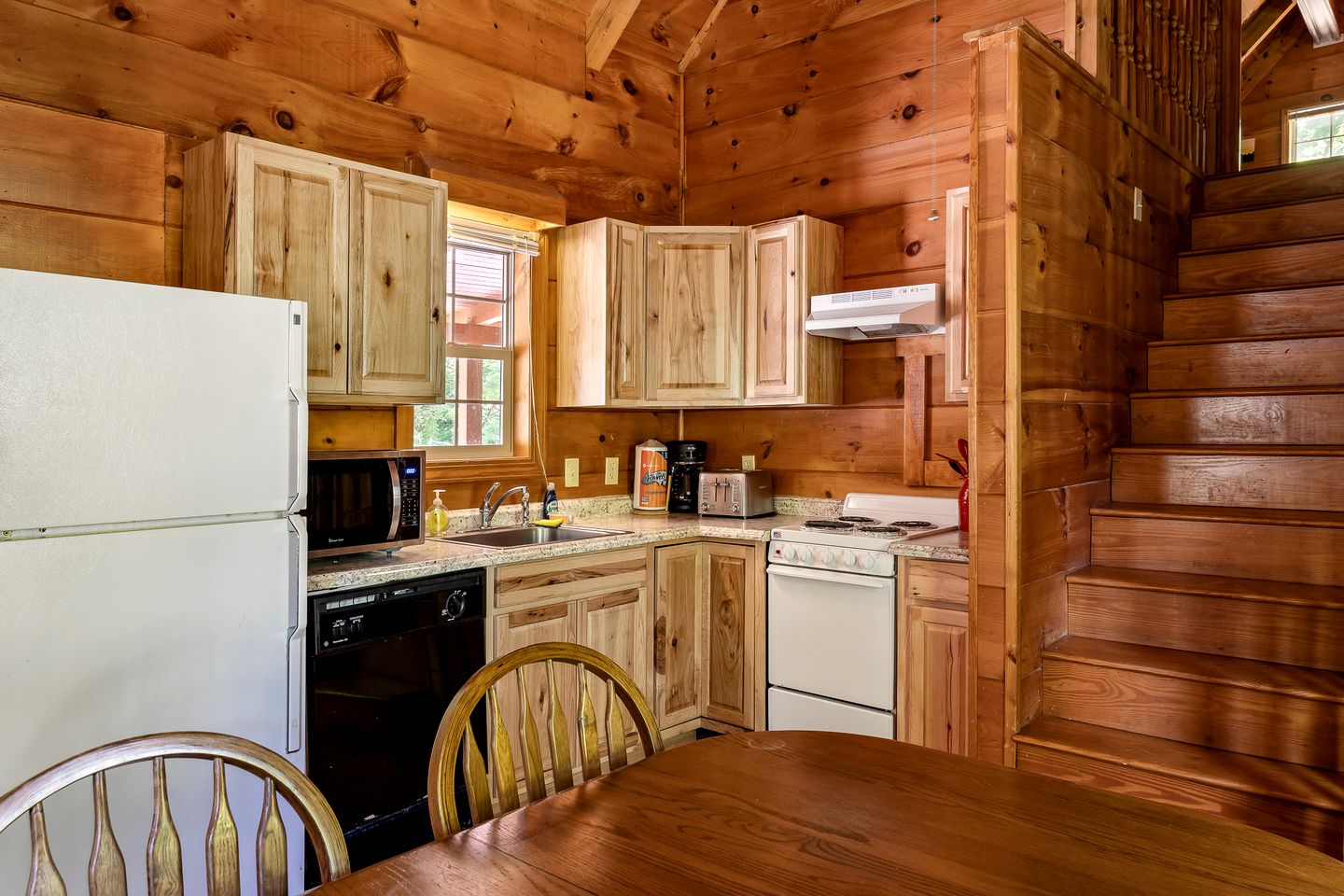 Fantastic Cabin with Hot-Tub Perfect for a Getaway in Sevierville, Tennessee