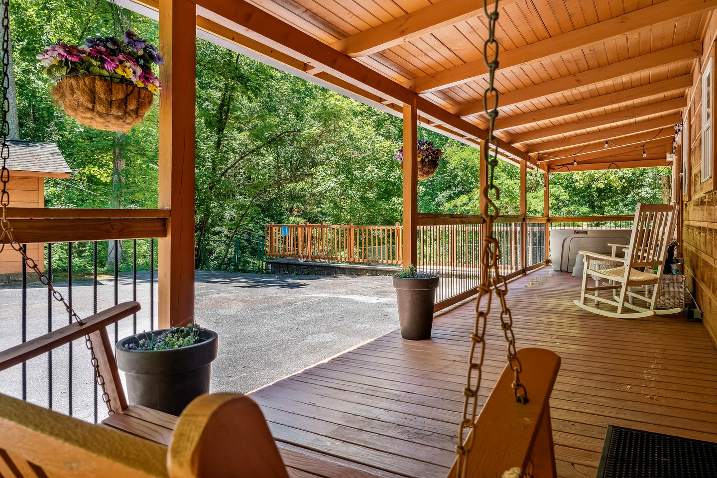 Fantastic Cabin with Hot-Tub Perfect for a Getaway in Sevierville, Tennessee