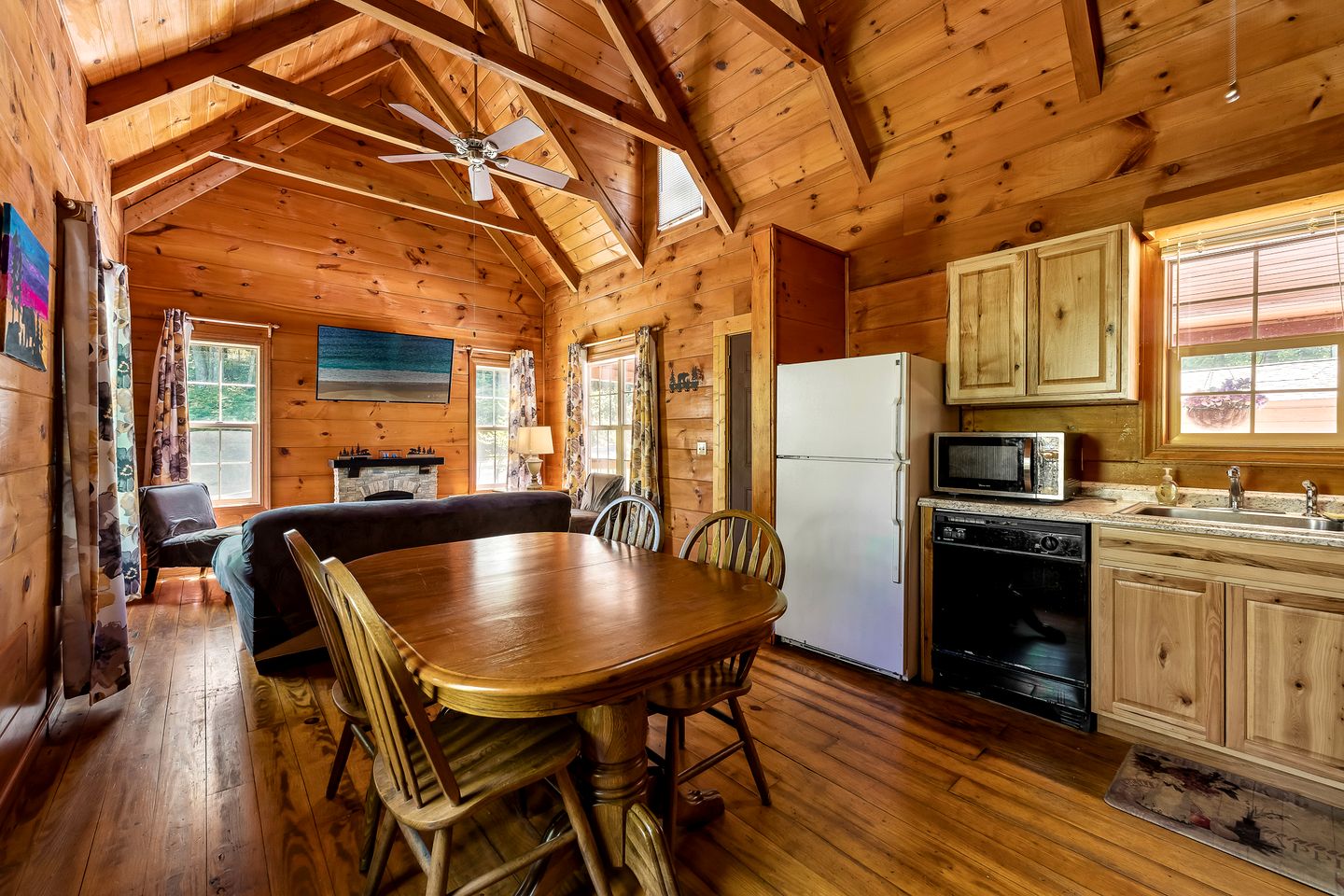 Fantastic Cabin with Hot-Tub Perfect for a Getaway in Sevierville, Tennessee