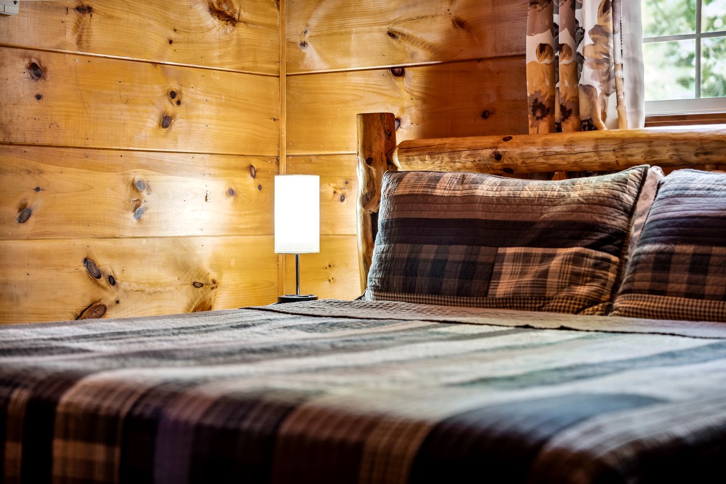 Fantastic Cabin with Hot-Tub Perfect for a Getaway in Sevierville, Tennessee