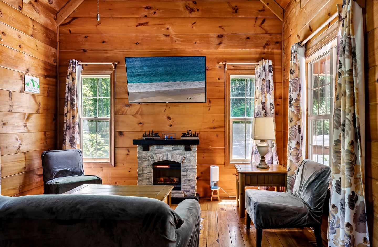 Fantastic Cabin with Hot-Tub Perfect for a Getaway in Sevierville, Tennessee