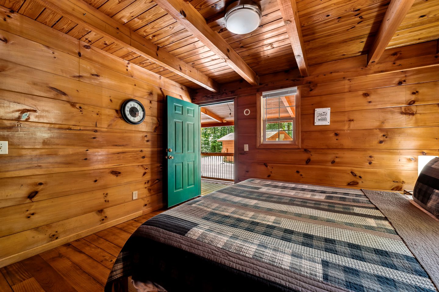 Fantastic Cabin with Hot-Tub Perfect for a Getaway in Sevierville, Tennessee