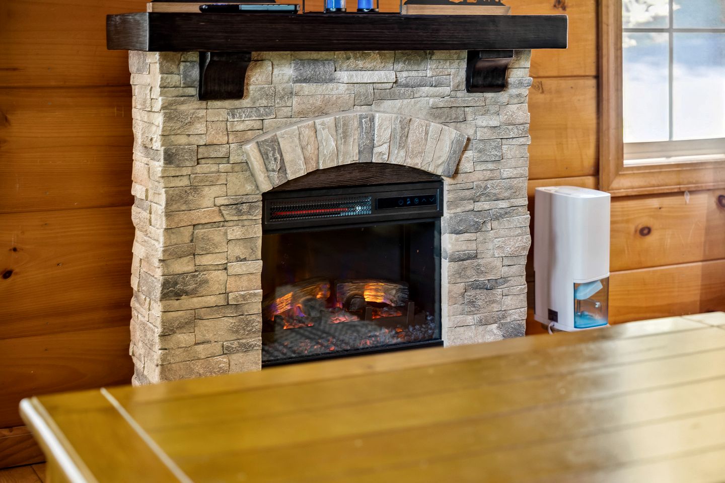 Fantastic Cabin with Hot-Tub Perfect for a Getaway in Sevierville, Tennessee