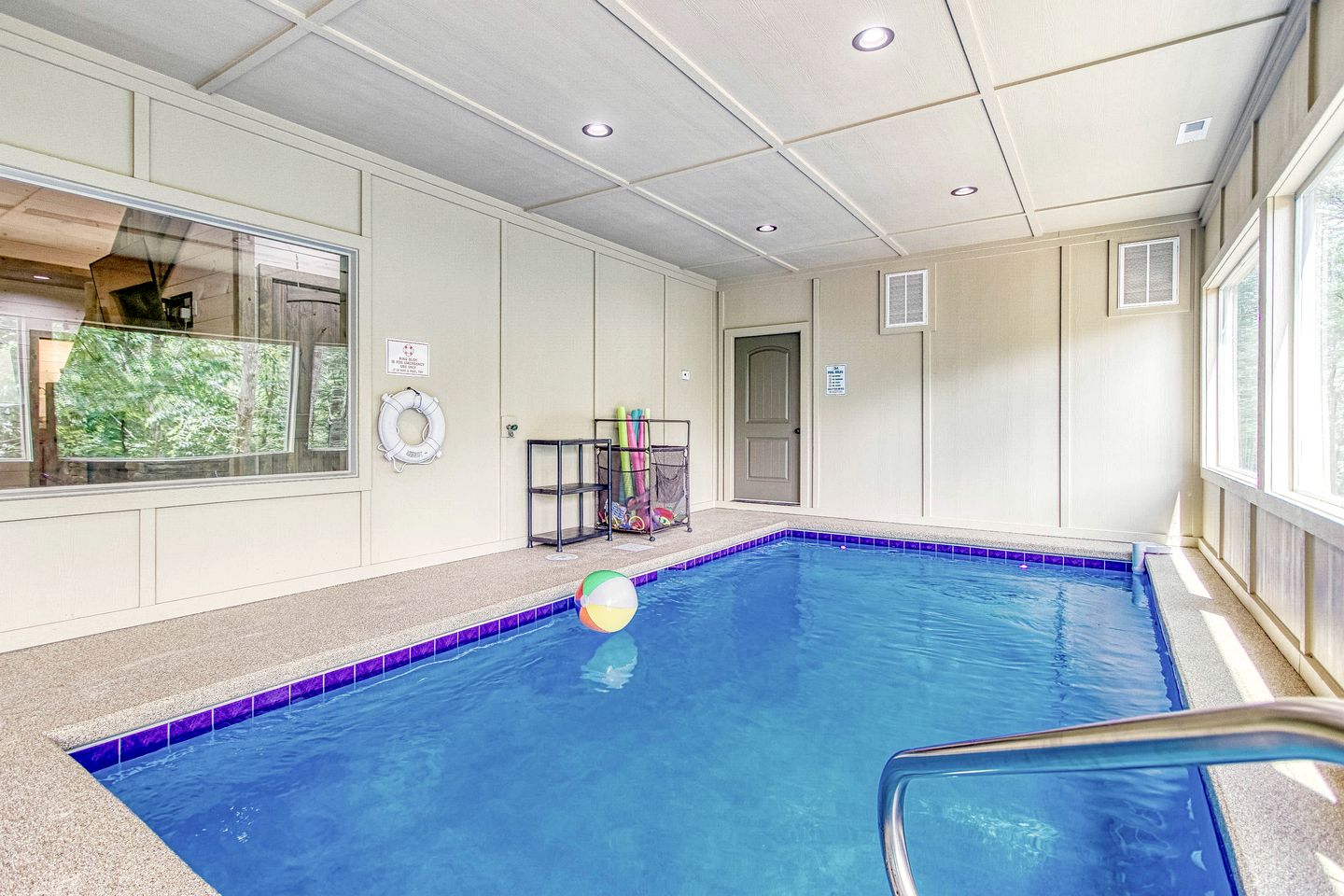 Fantastic Cabin Nestled Amidst Trees and Hot-tub Provided in Sevierville, Tennessee