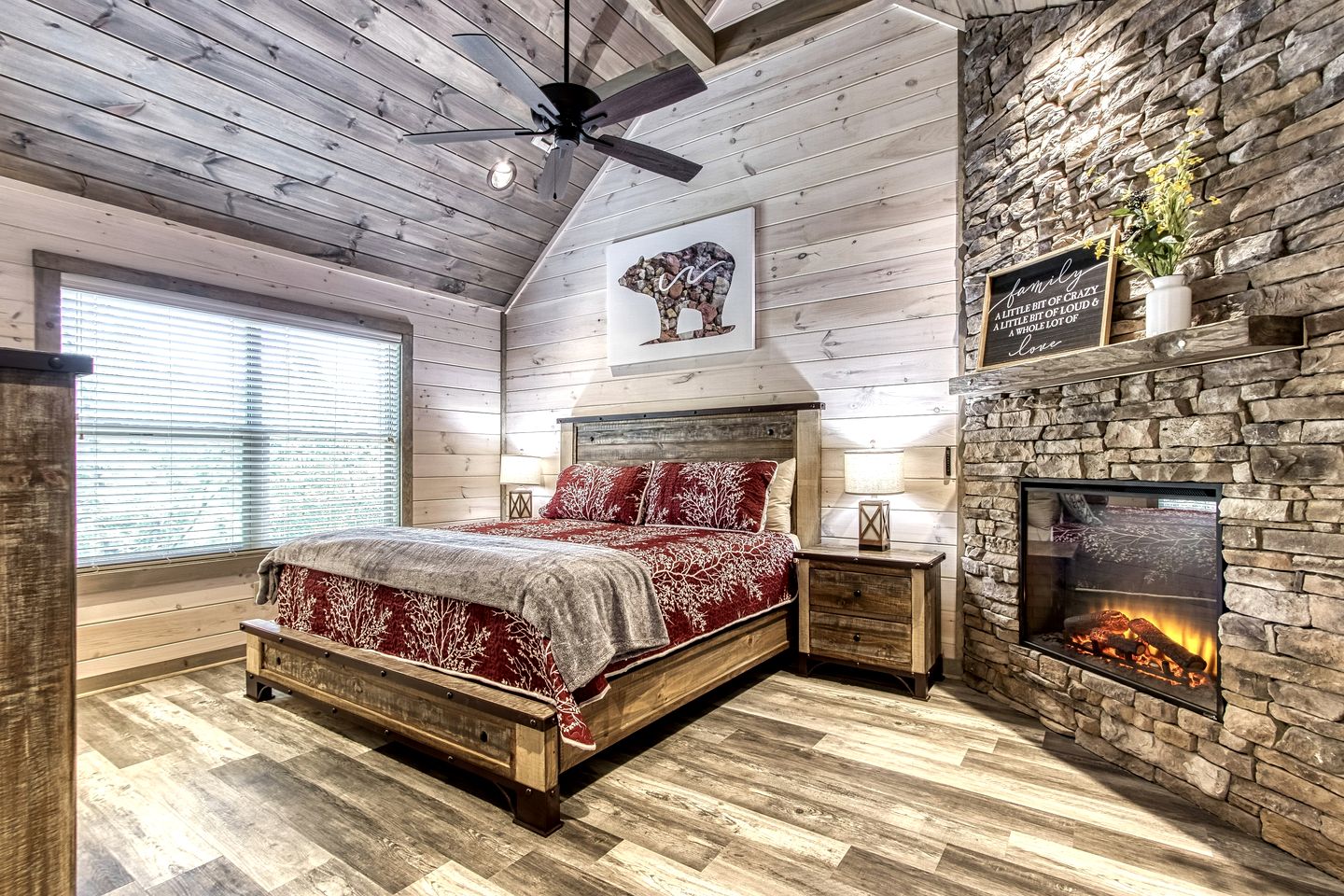 Fantastic Cabin Nestled Amidst Trees and Hot-tub Provided in Sevierville, Tennessee