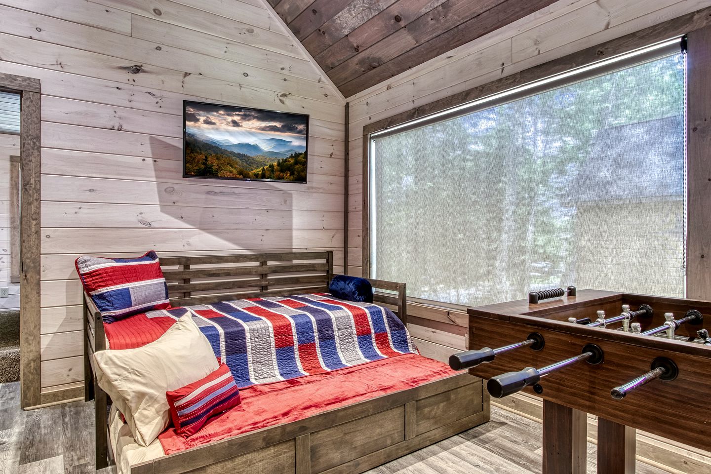 Fantastic Cabin Nestled Amidst Trees and Hot-tub Provided in Sevierville, Tennessee