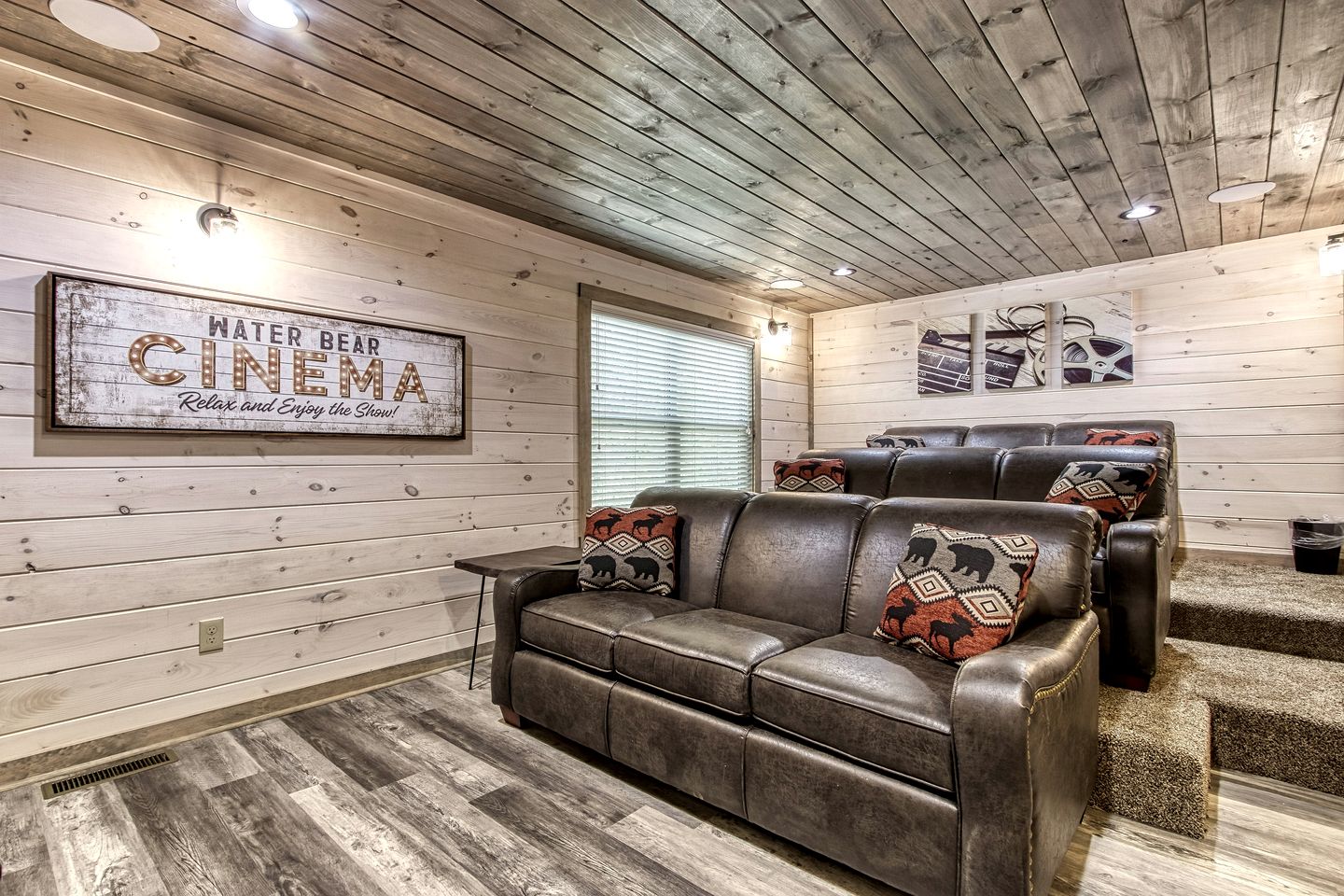 Fantastic Cabin Nestled Amidst Trees and Hot-tub Provided in Sevierville, Tennessee