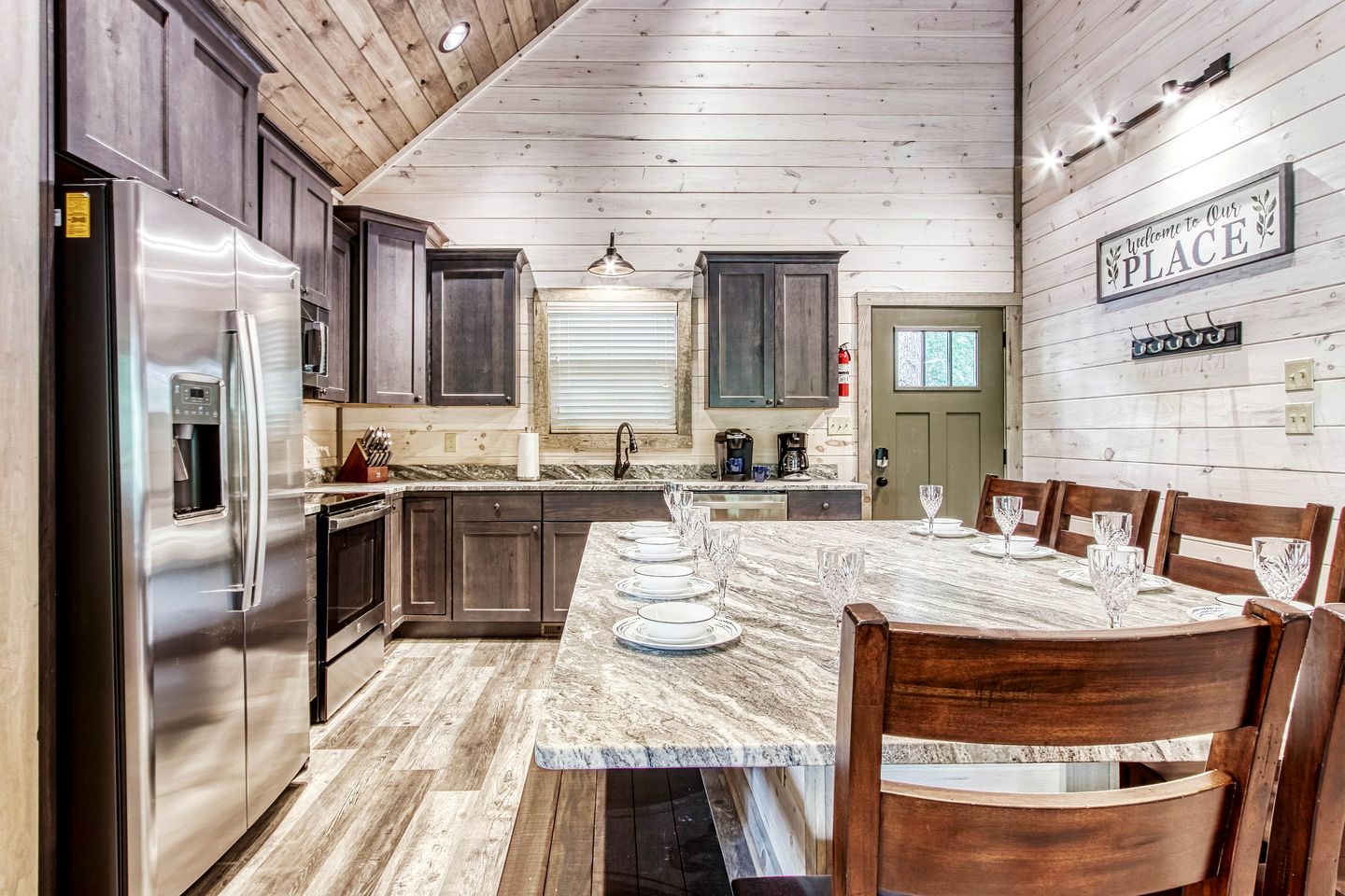 Fantastic Cabin Nestled Amidst Trees and Hot-tub Provided in Sevierville, Tennessee