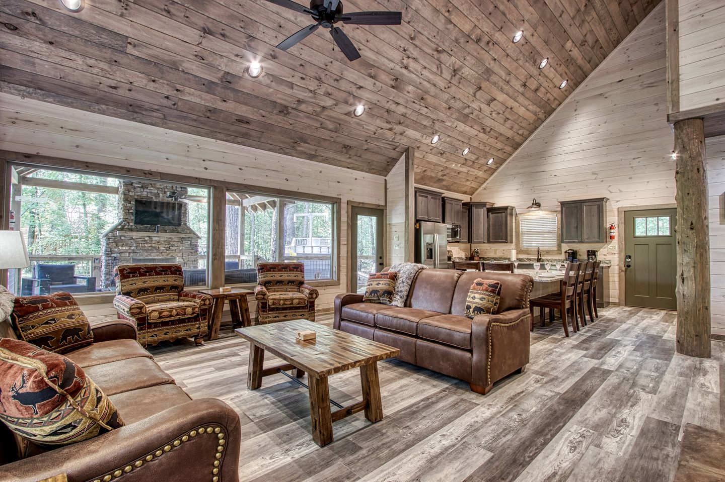 Fantastic Cabin Nestled Amidst Trees and Hot-tub Provided in Sevierville, Tennessee