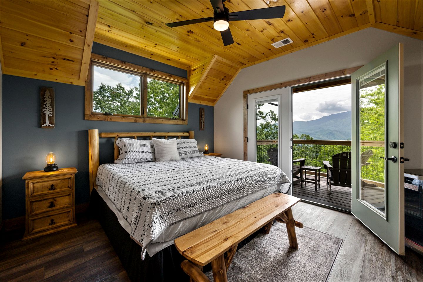 Fantastic Cabin with Pool Table and Games in Gartlinburg, Tennessee