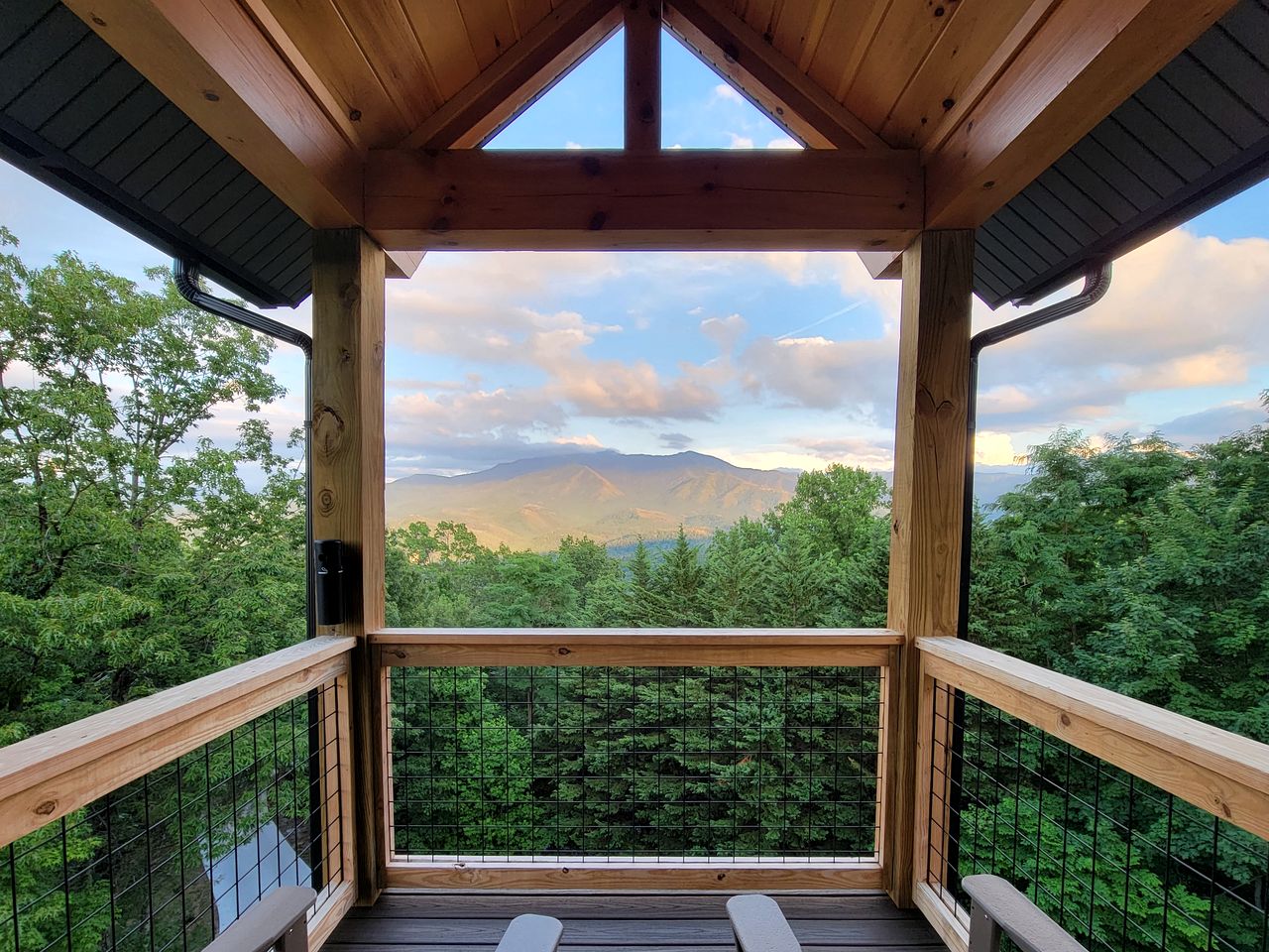 Fantastic Cabin with Pool Table and Games in Gartlinburg, Tennessee