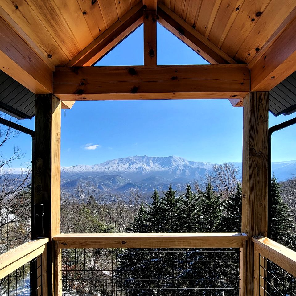 Fantastic Cabin with Pool Table and Games in Gartlinburg, Tennessee