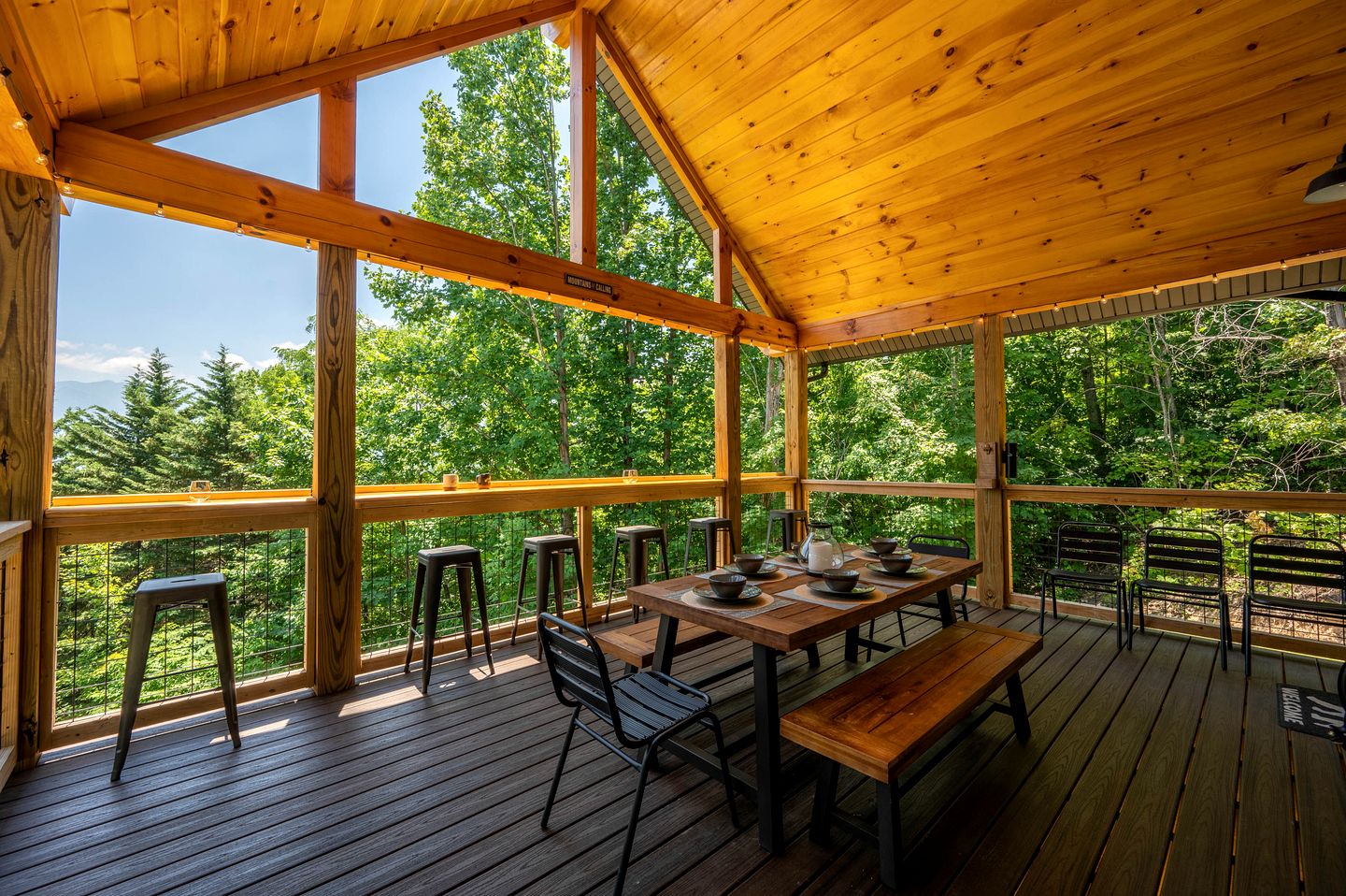 Fantastic Cabin with Pool Table and Games in Gartlinburg, Tennessee