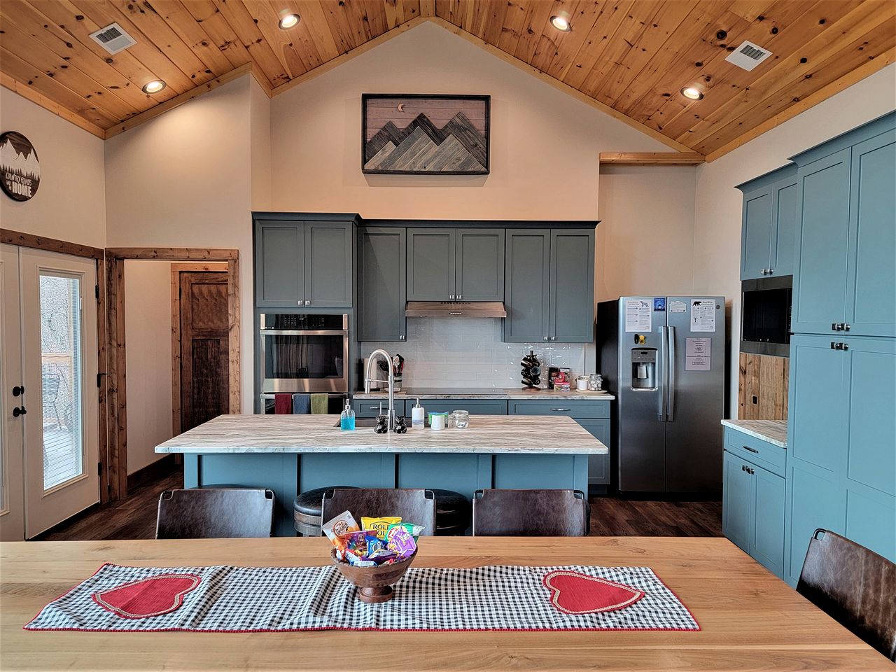 Fantastic Cabin with Pool Table and Games in Gartlinburg, Tennessee