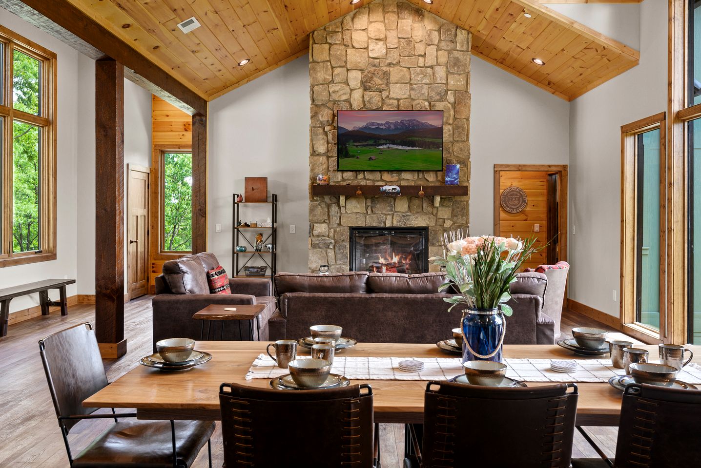 Fantastic Cabin with Pool Table and Games in Gartlinburg, Tennessee