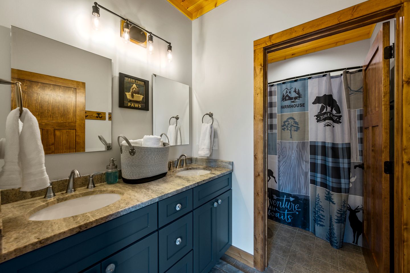 Fantastic Cabin with Pool Table and Games in Gartlinburg, Tennessee