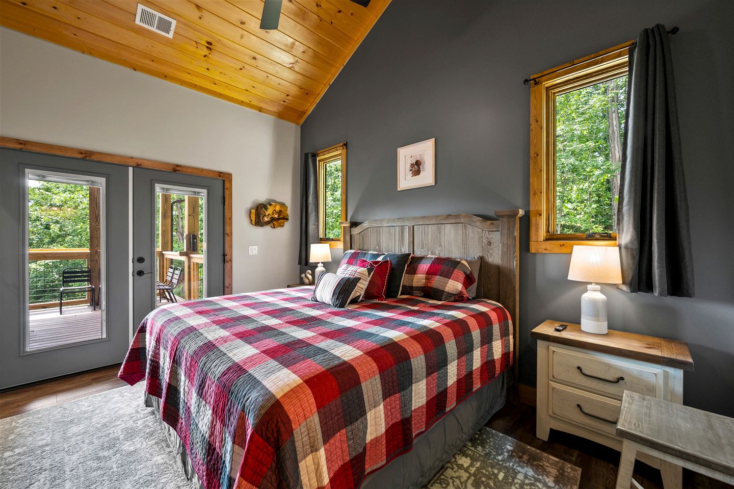 Fantastic Cabin with Pool Table and Games in Gartlinburg, Tennessee