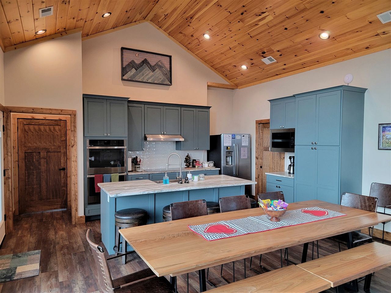 Fantastic Cabin with Pool Table and Games in Gartlinburg, Tennessee