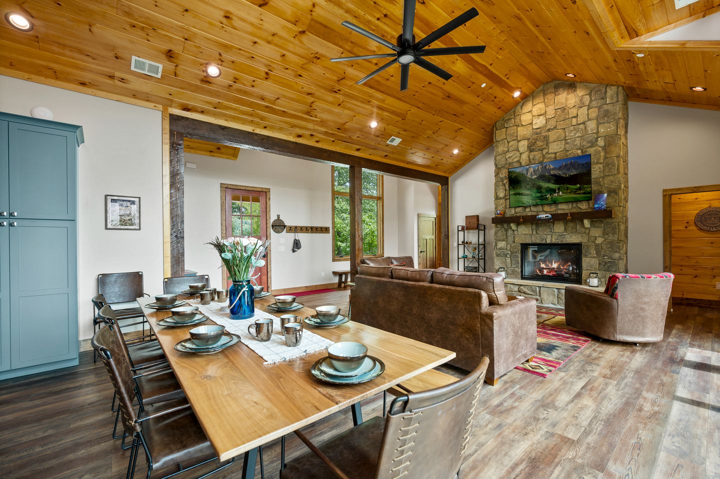 Fantastic Cabin with Pool Table and Games in Gartlinburg, Tennessee