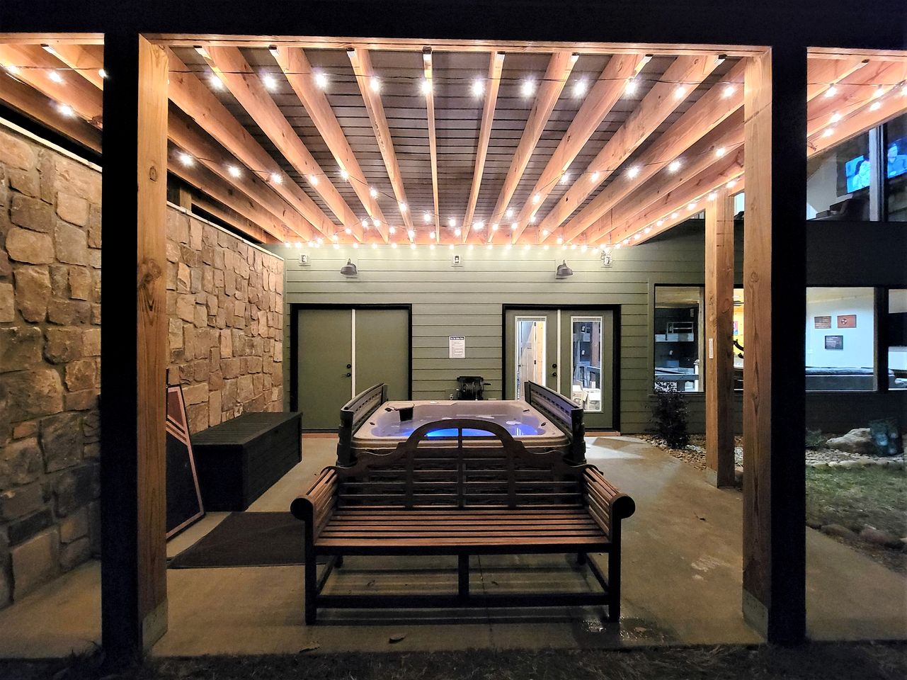 Fantastic Cabin with Pool Table and Games in Gartlinburg, Tennessee