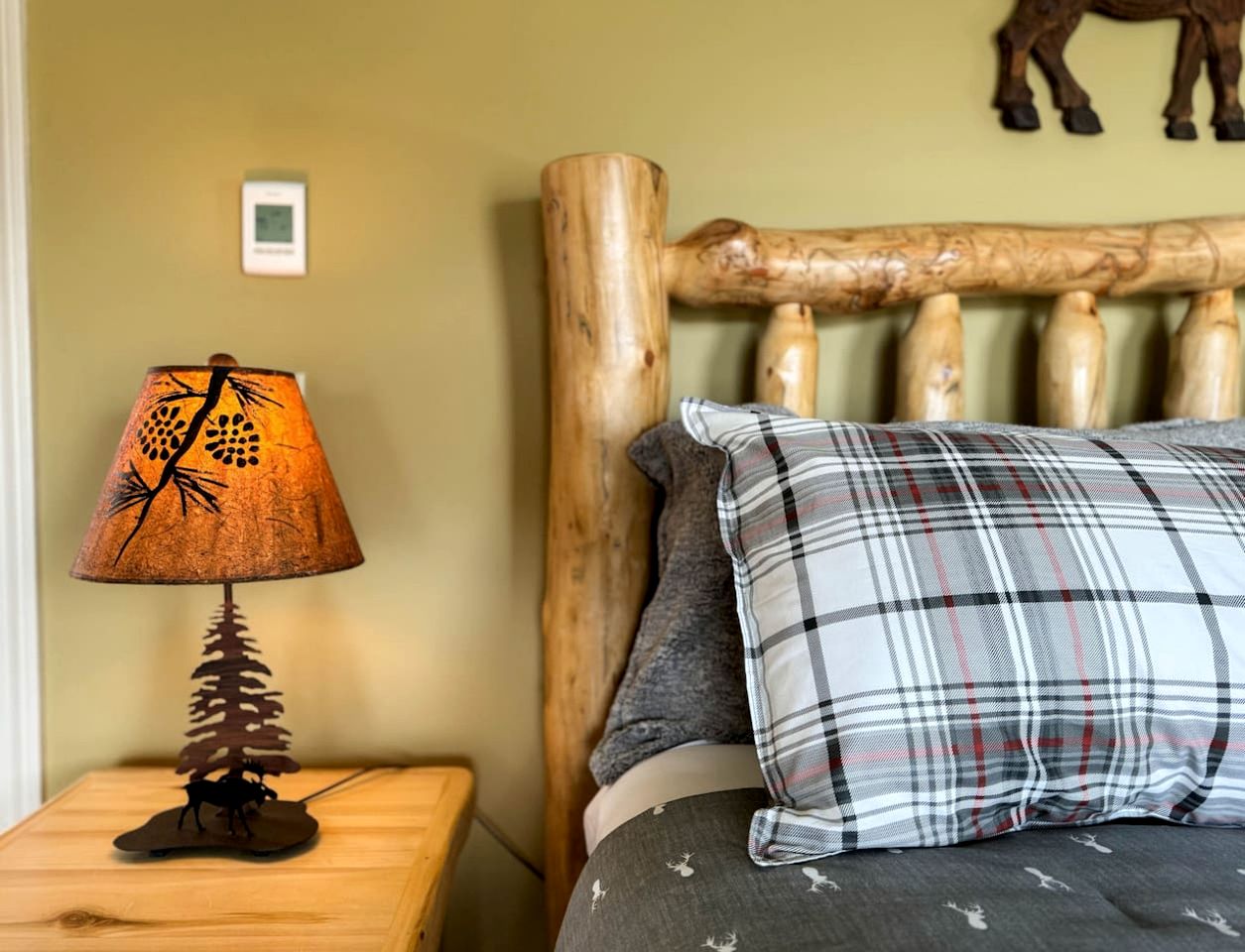 Fantastic Cabin with Pool Table and Gorgeous Views in Bartlett, New Hampshire