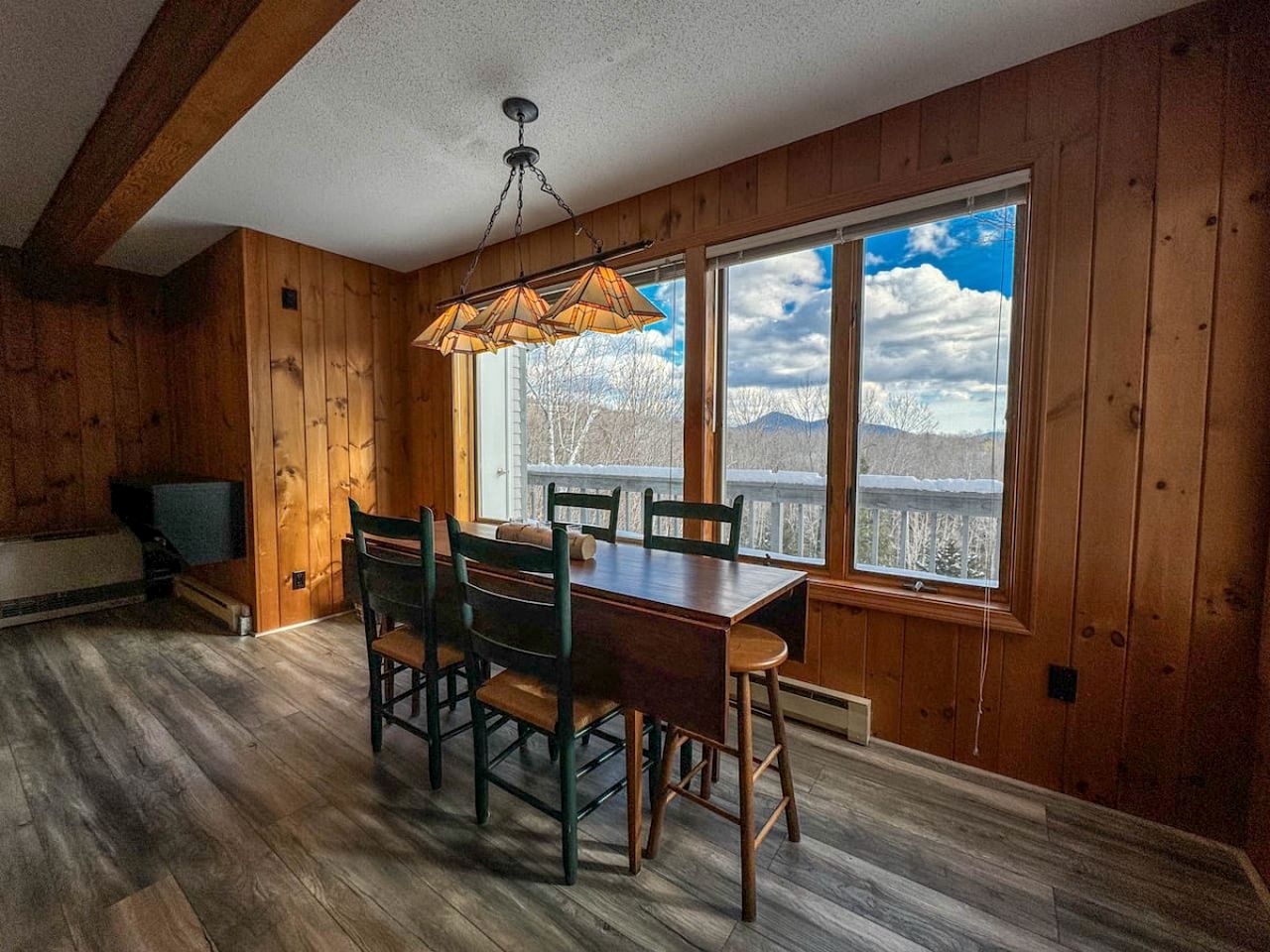 Fantastic Cabin with Pool Table and Gorgeous Views in Bartlett, New Hampshire