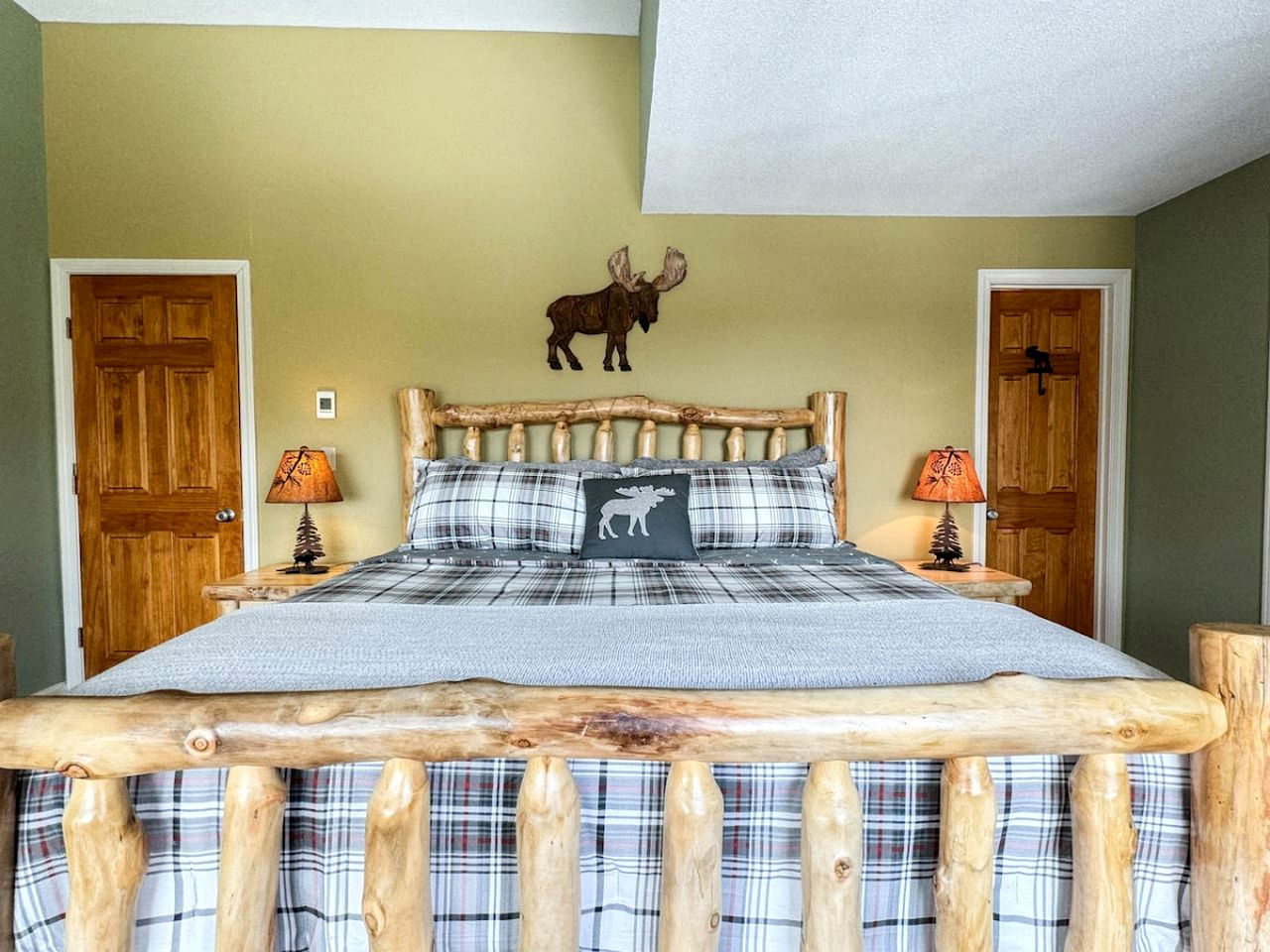 Fantastic Cabin with Pool Table and Gorgeous Views in Bartlett, New Hampshire