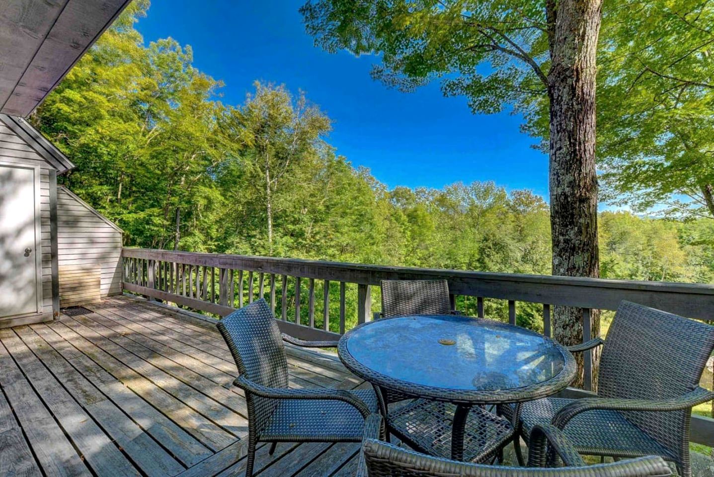 Fantastic Cabin with Pool Table and Gorgeous Views in Bartlett, New Hampshire