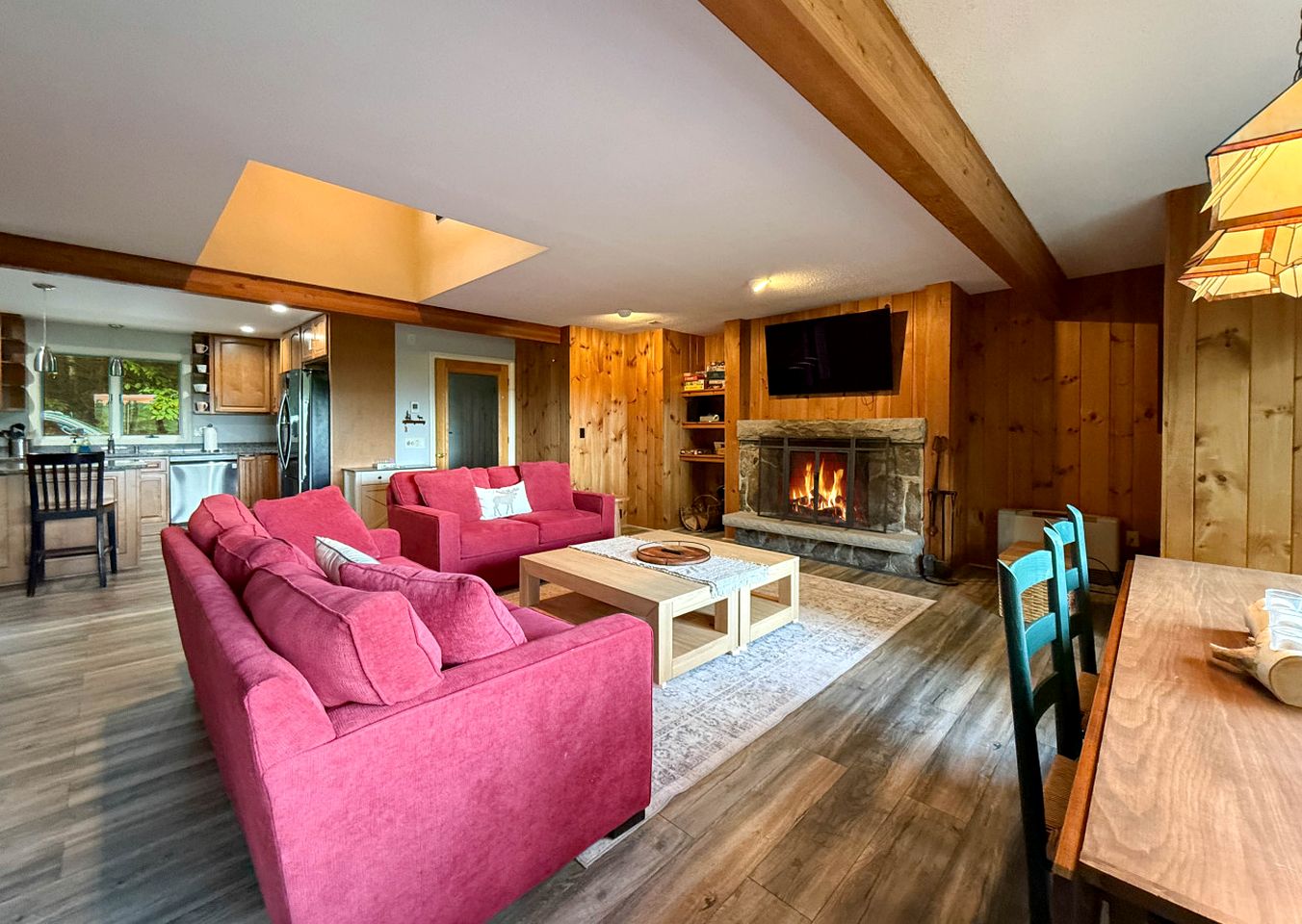 Fantastic Cabin with Pool Table and Gorgeous Views in Bartlett, New Hampshire