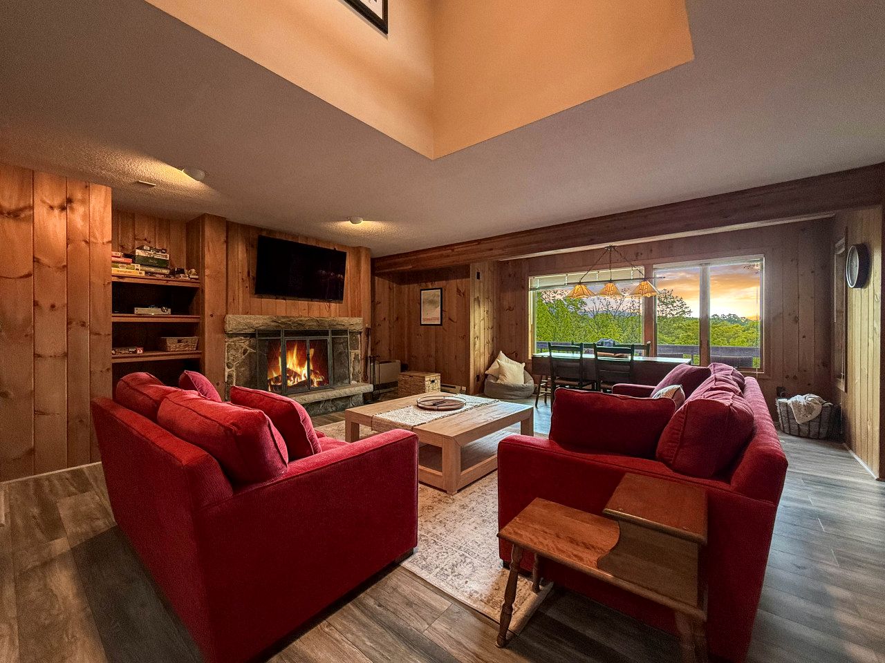 Fantastic Cabin with Pool Table and Gorgeous Views in Bartlett, New Hampshire