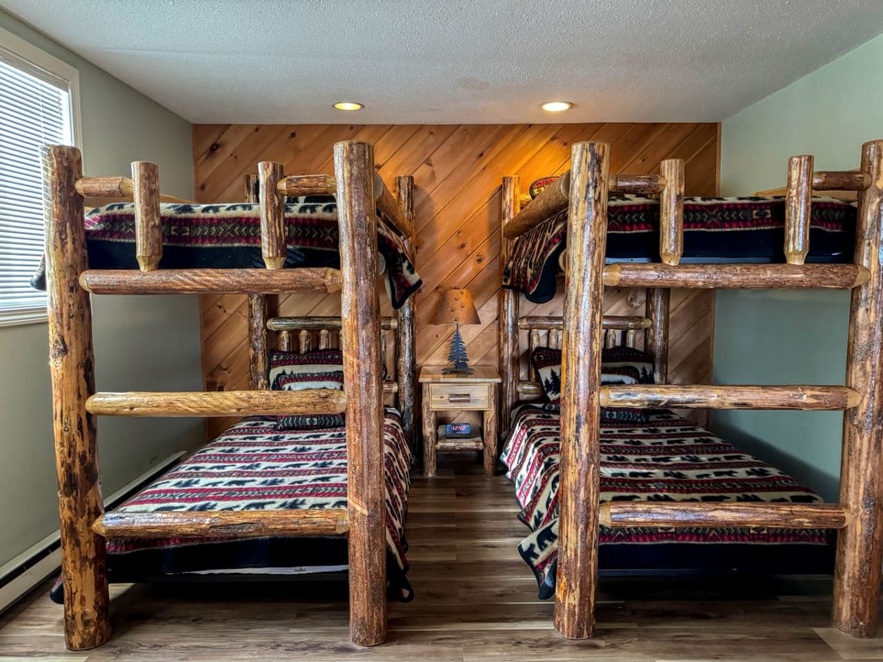 Fantastic Cabin with Pool Table and Gorgeous Views in Bartlett, New Hampshire